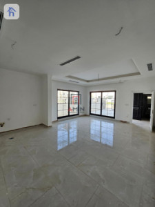 Modern Family Home with Multiple Rooms Resim 12