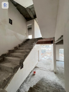 Spacious Villa with 9 Bedrooms Image 23