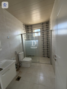 Spacious House with 4 Bedrooms image 28