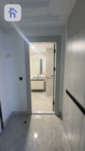 Modern 1-bedroom apartment with view image 5