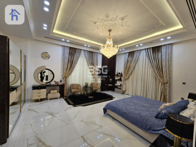 Luxury House with 6 Bedrooms Image 13