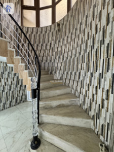 Spacious house with multiple rooms image 12