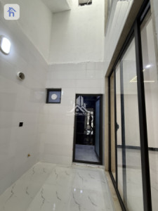 Modern 4-Bedroom House for Sale image 6