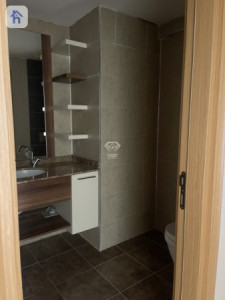 Spacious 4 Bedroom Apartment Image 9