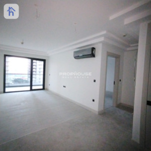 Modern 1 Bedroom Apartment image 1