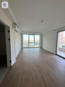 شوقەیەکی دوو ژووری نوستن و نایاب و دیمەنێک لە نهۆمی ١٠ image 3