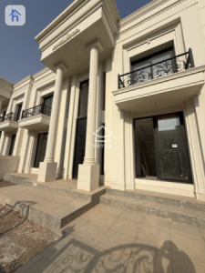 Modern House with 4 Bedrooms image 2