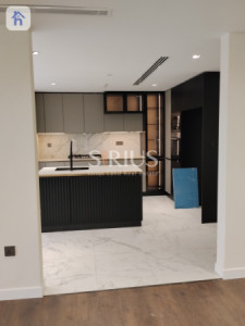 شقة فاخرة بأربع غرف نوم للبيع image 2