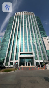 Spacious office in prime location — 1