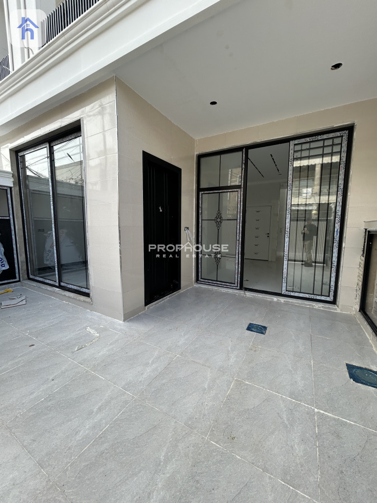 Modern Home with 5 Bedrooms Resim 2