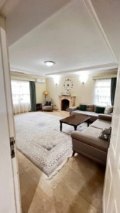 Elegant Home with 4 Bedrooms Image 4