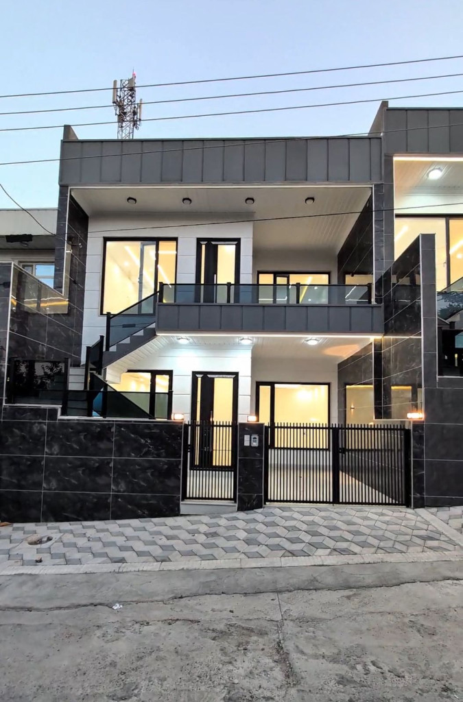 Twin House opposite Garden