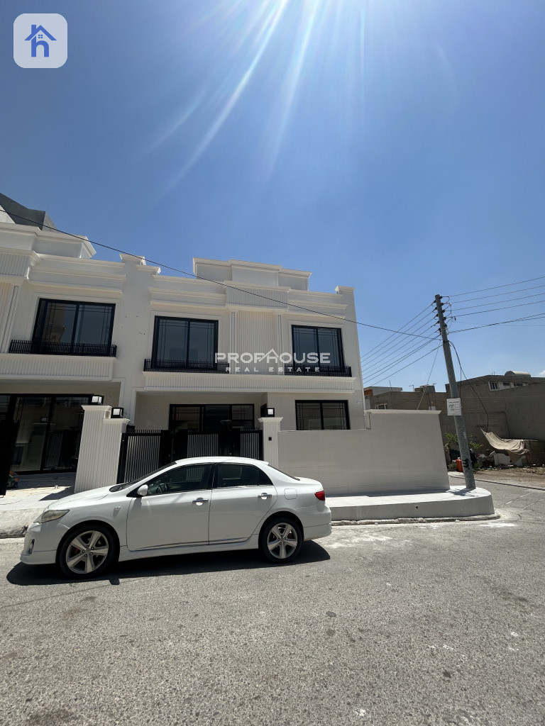 Modern House with 4 Bedrooms