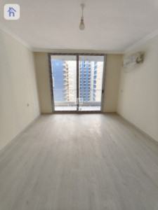 Modern 1-Bedroom Apartment image 2
