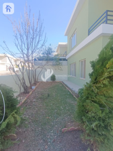 Modern 4-Bedroom House For Sale image 3