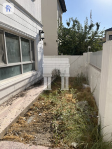 Spacious Commercial House, Ideal Location! Image 4