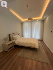 Modern 3-Bedroom Apartment in High-Rise Building Image 5