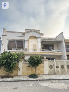 Luxurious 5-Bedroom House for Sale image 1