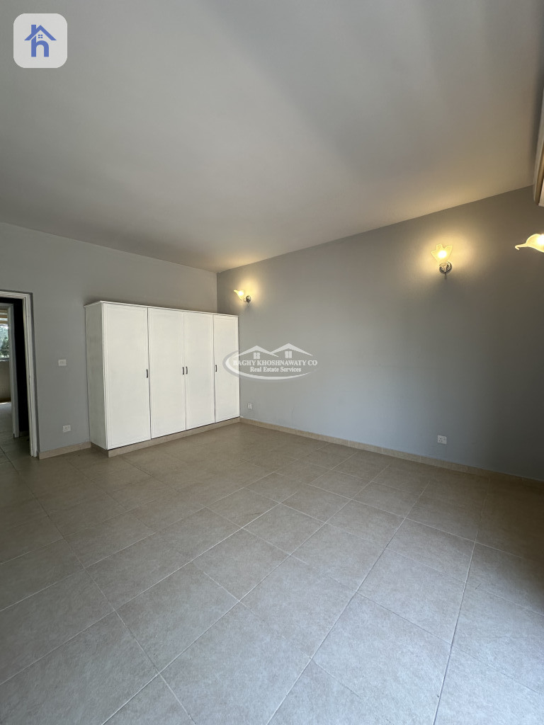 Spacious Villa in English Village Image 14