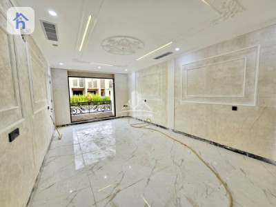 Luxurious 4-Bedroom House Image 7