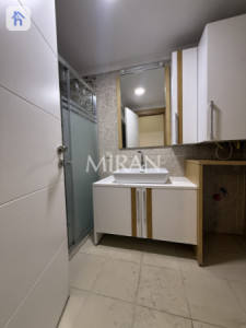 Modern Apartment image 9