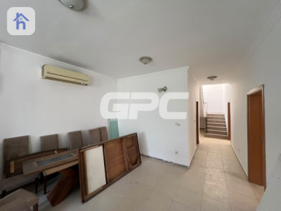 Spacious 4 Bedroom House in Italian Village 2 image 4