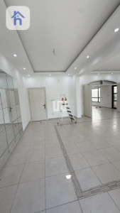 Spacious Villa: 5 Bedrooms image 4