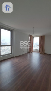 Spacious 6 Bedroom Apartment image 3