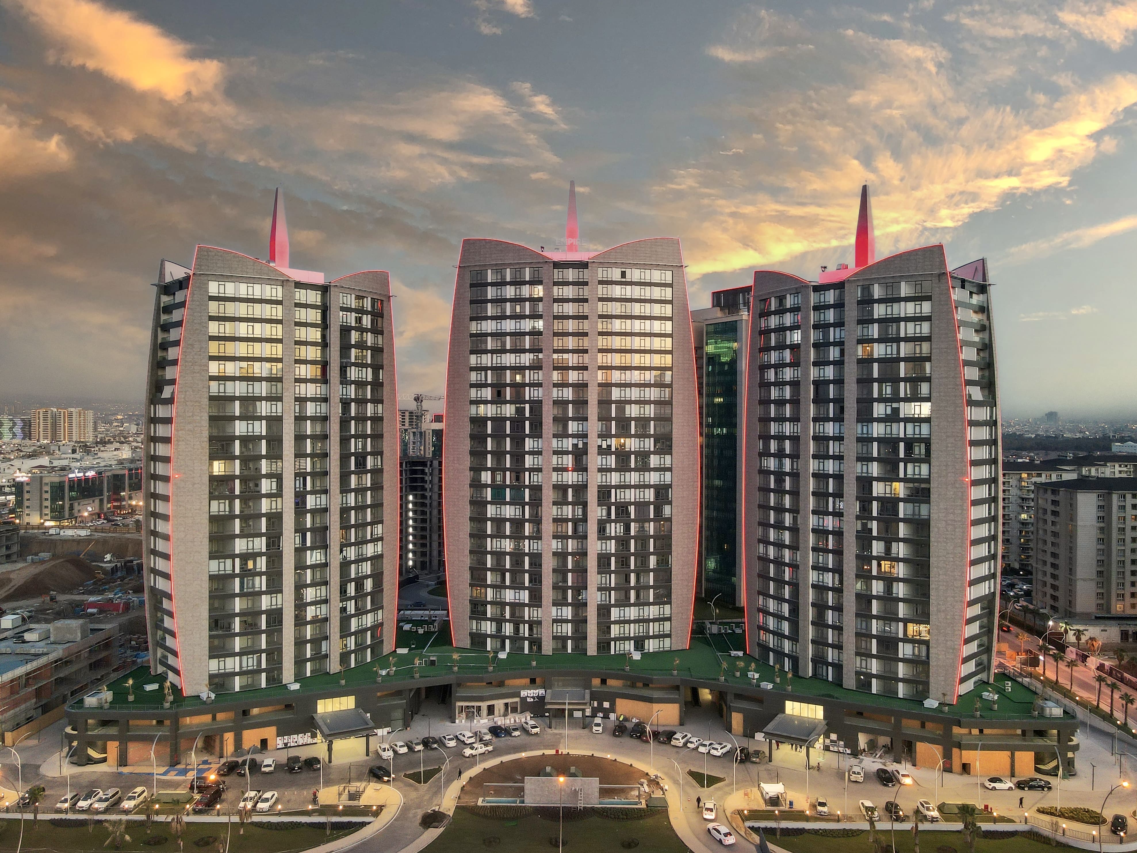 100m road view apartment