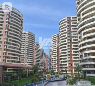 Spacious Apartment with Park View image 1