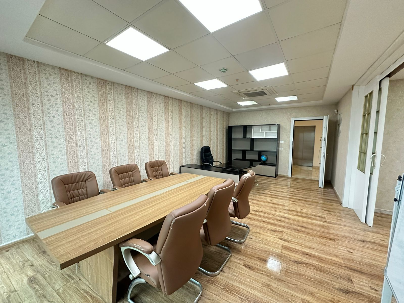 ئۆفیسی مۆبیلیات لە ئیمپایەر بزنس تاوەرز