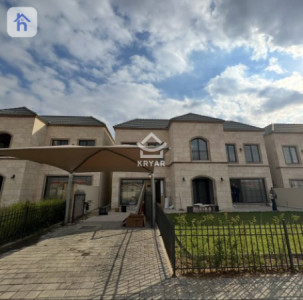 Luxurious Villa in Spanish Village image 1