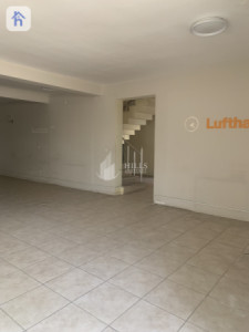 Spacious 4 Bedroom House in English Village Image 8