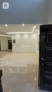 Spacious Family Home in American Village Resim 18