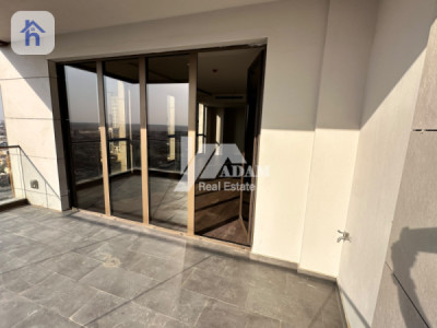 Luxurious 4-Bedroom Apartment on High Floor image 26