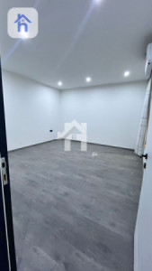 Modern House with 4 Bedrooms Image 9