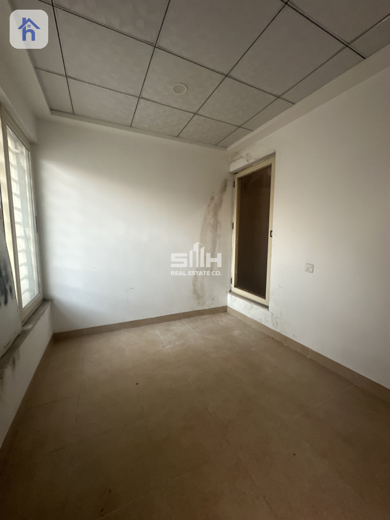 Spacious House in 32 Park Image 9