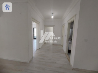 Modern Apartment with 3 Bedrooms Image 5