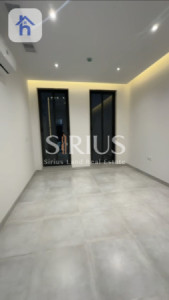 Modern Commercial Building with Multiple Rooms Resim 14