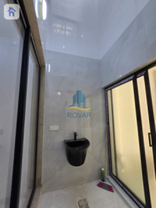 خانووی سفر بۆ فرۆشتن وێنە 9