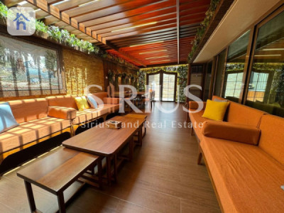 Luxurious Town House with Modern Amenities image 1
