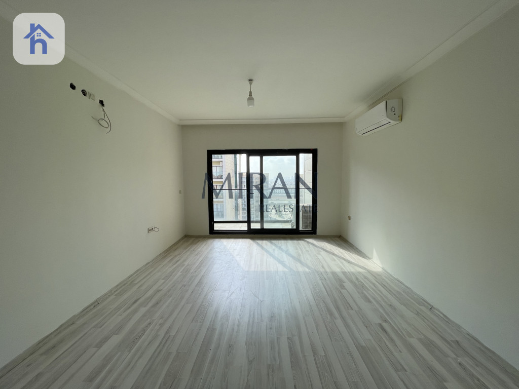 شقة مشرقة بتصميم عصري