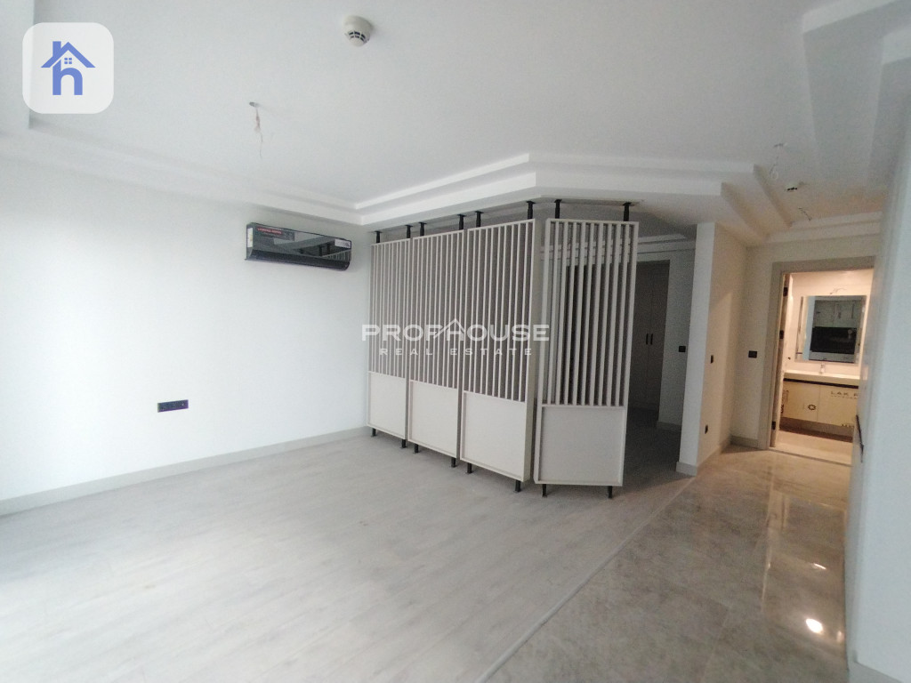 Modern Studio Apartment with Great Views Image 2