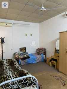 Spacious House with 5 Bedrooms Image 10