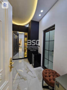 Luxury House with 6 Bedrooms Image 14