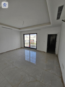 Modern Family Home with Multiple Rooms Resim 11