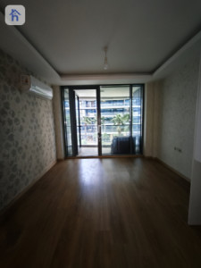 Studio apartment in prime location image 4