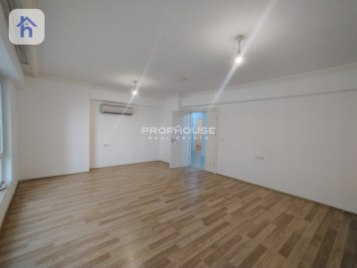 Spacious 3 Bedroom Apartment in MRF 4 Towers image 2
