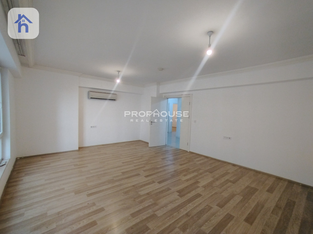 Spacious 3 Bedroom Apartment in MRF 4 Towers Image 2