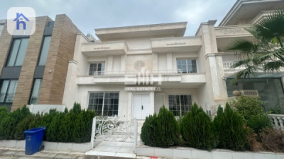 Spacious 5 Bedroom House in Dream City — 1